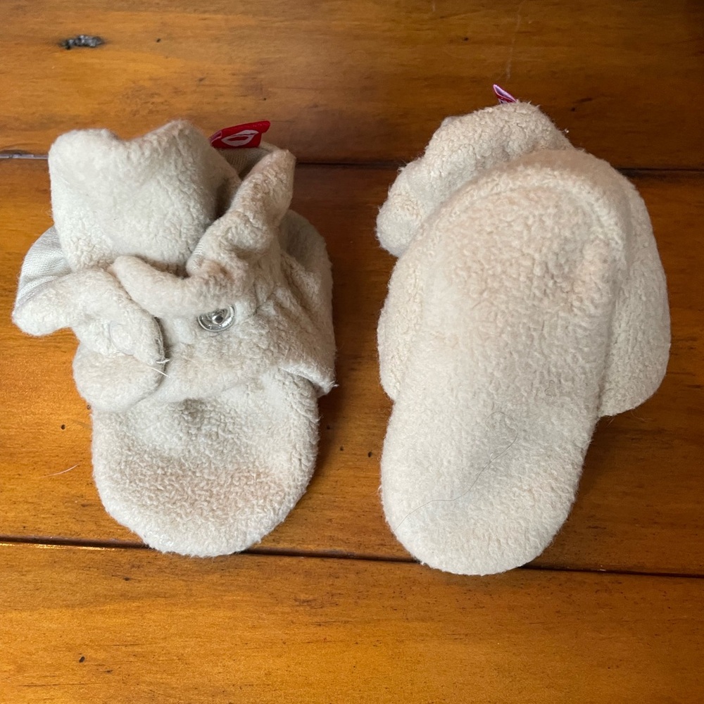 Zutano baby booties 6M